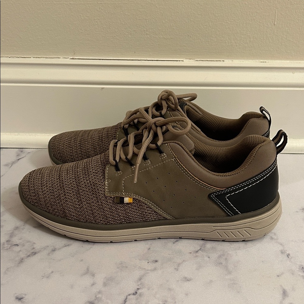 Izod Men's Athletic Shoes in Brown and Black